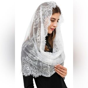 NEW•Creme De La Creme Chantilly Lace White Veil